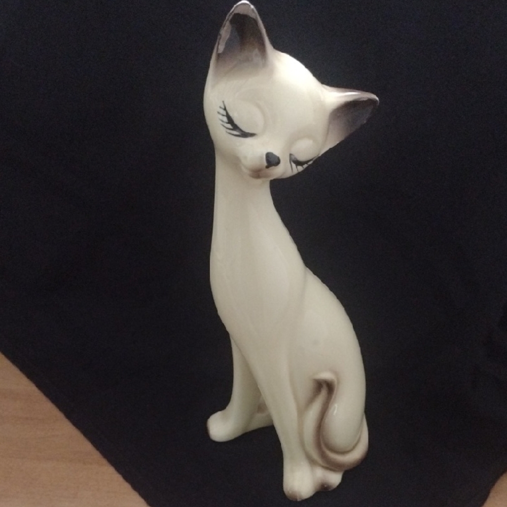 Vintage Siamese Cat Figurine.